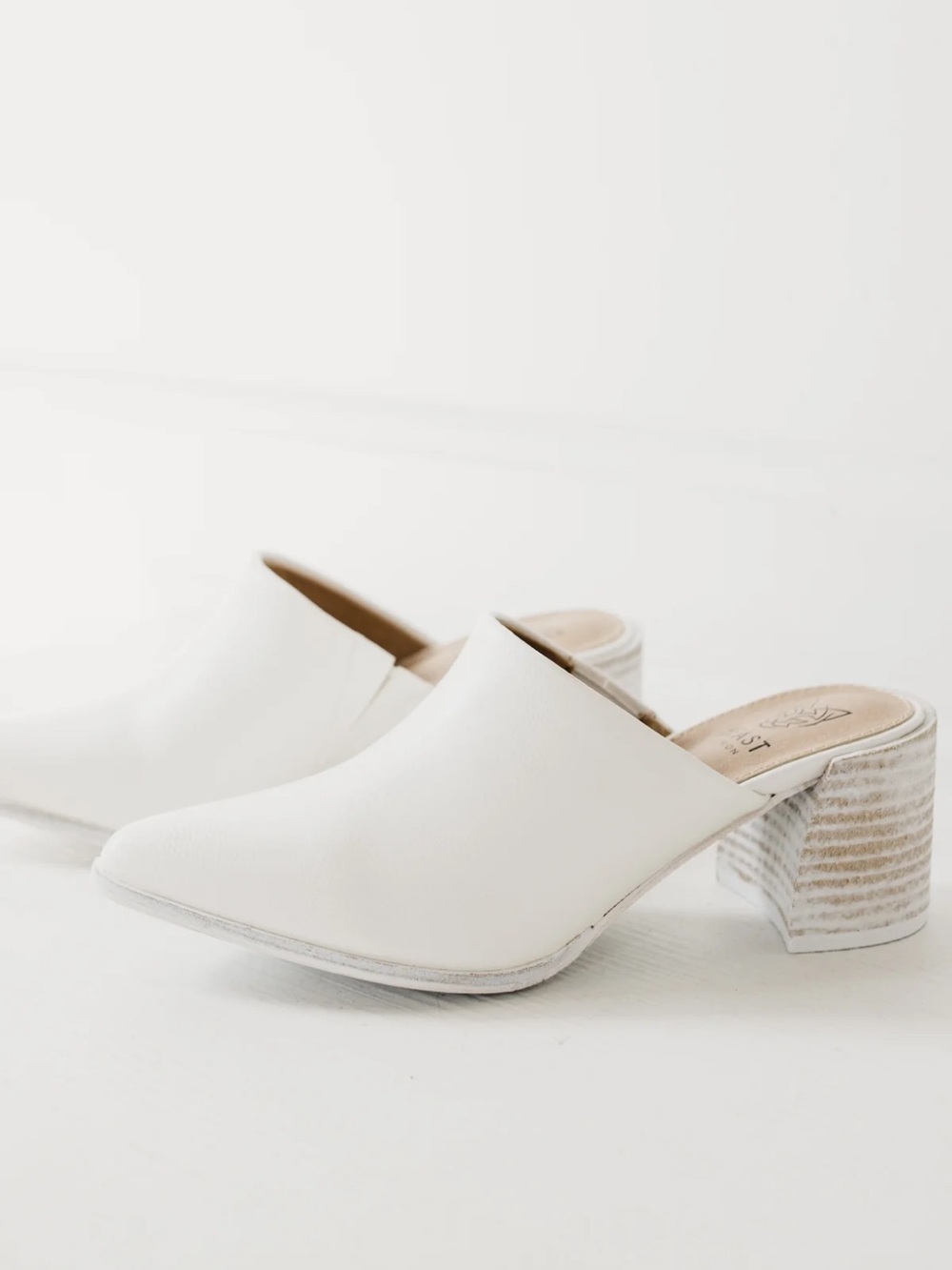 BEAST FASHION The Stephanie Mule White leather - Picture 2 of 3